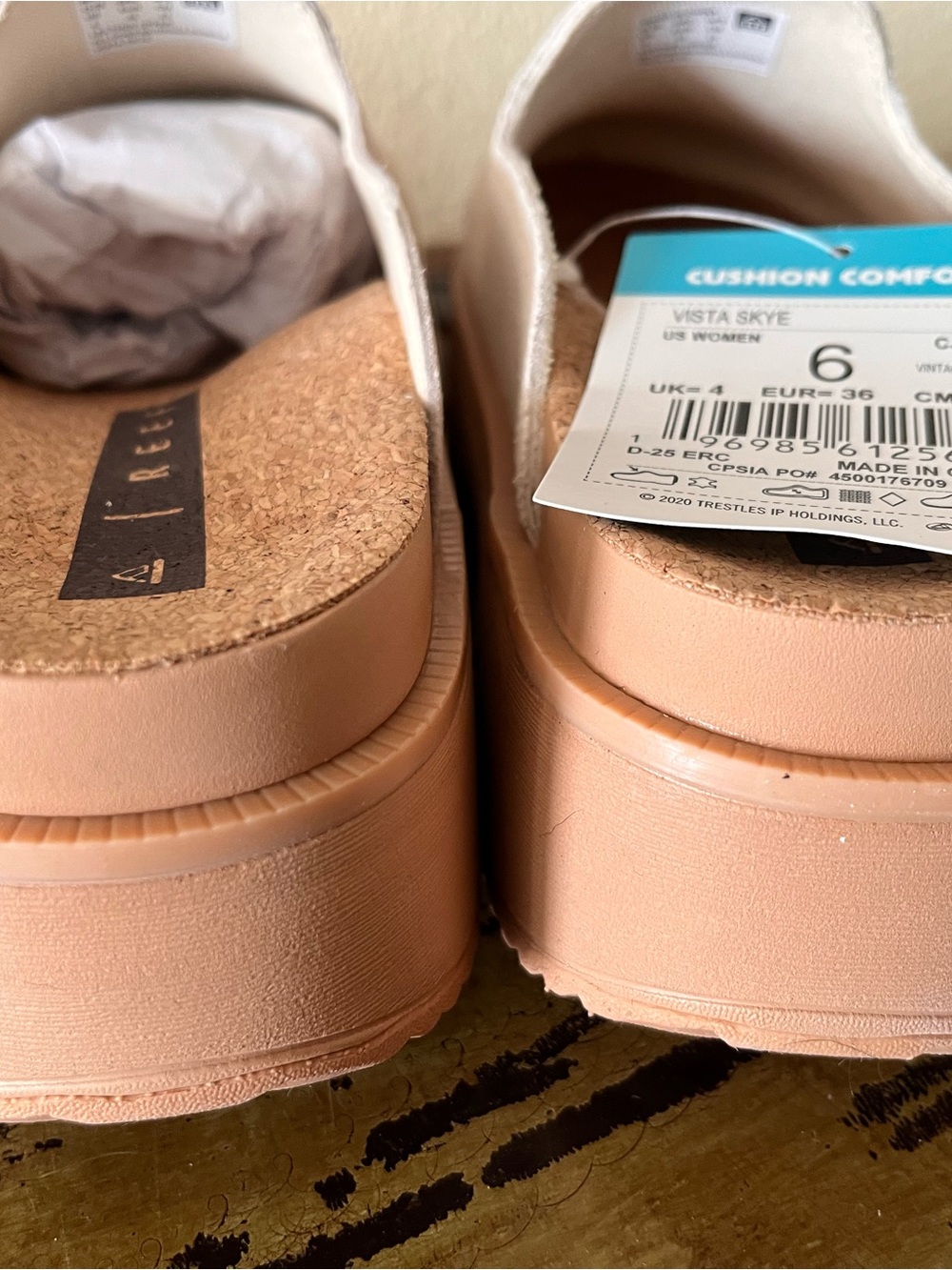 Reef Women’s Slip-On Mules in Blush and Peach - Picture 4 of 6